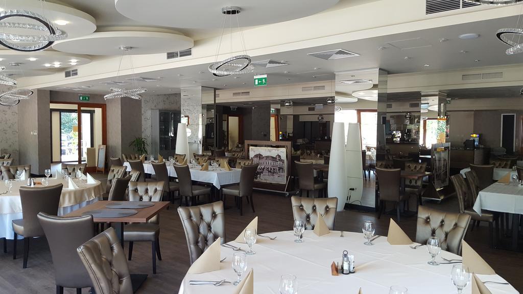 Victoria Garden Hotel Es Etterem Nyíregyháza Exteriér fotografie
