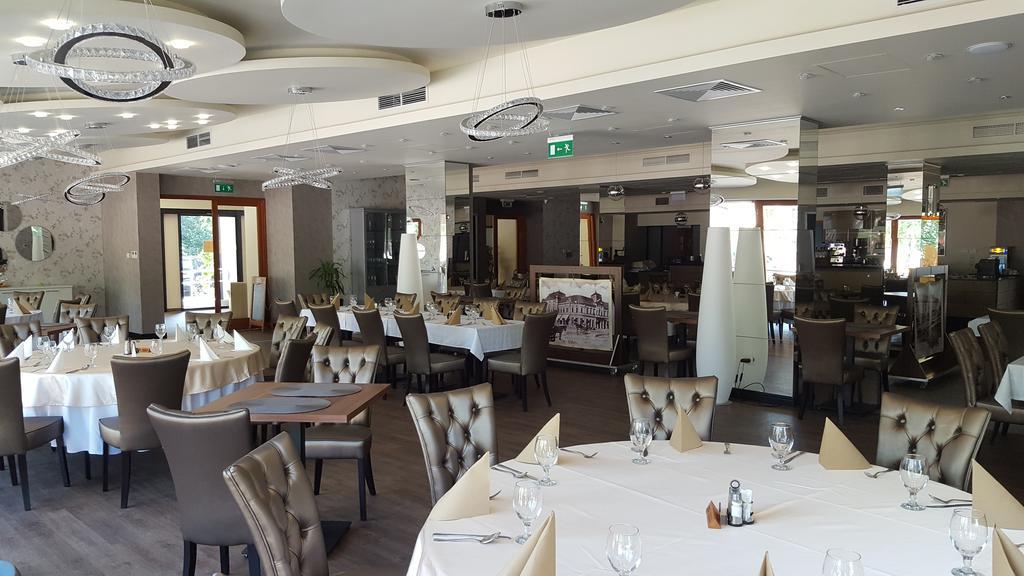 Victoria Garden Hotel Es Etterem Nyíregyháza Exteriér fotografie